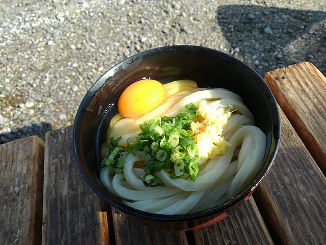 香川 讃岐うどんの名店 須崎食料品店 はやっぱり美味い ななにーの四国食べ遊び