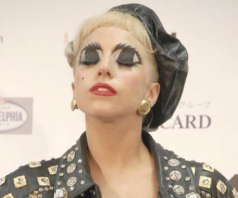 全米で目を大きくアニメのようにするアニメイクが大流行中