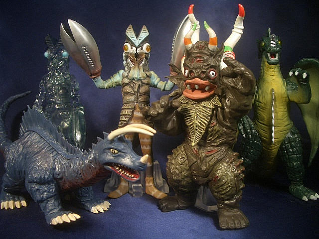 ベムラ、バルタン星人、三つ首竜 アンティーク品‼️ Amazon.co.jp: 初代バルタン星人 白タグ ソフビ ウルトラ怪獣