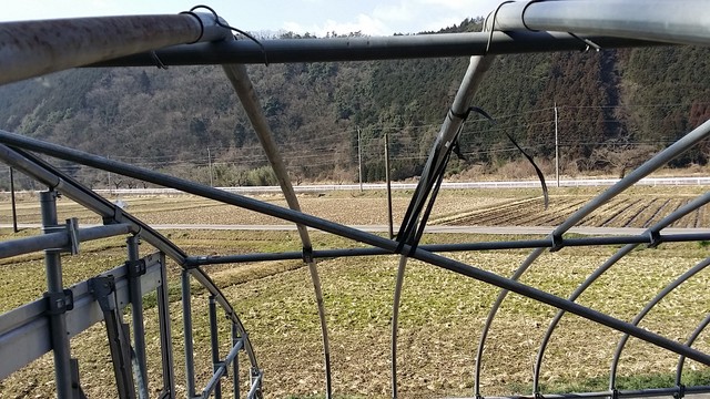 ハウス建設 筋交い補強パイプの取り付け〆 菜々印