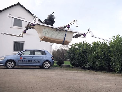 【ドイツ】ユーチューバーがバスタブを魔改造して人間が乗れるドローンを作り上げる