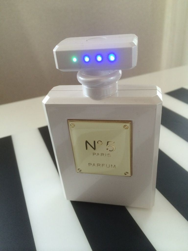 思わず見せたくなるシャネル香水瓶風なオシャレなモバイル充電器 美的収納を目指すｓimple World