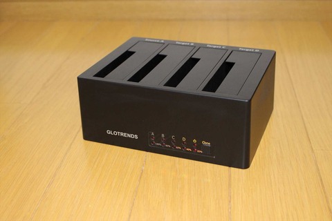 UASP対応の4台搭載可能なHDDスタンド