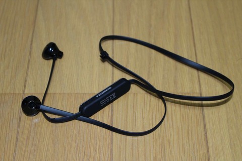 イヤホンはAir Pods型です