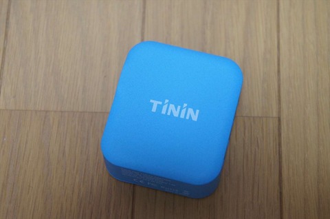 多ポートでは珍しい、コンセント直刺しタイプの充電器です。