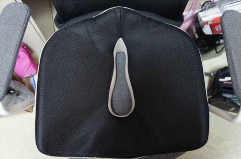 硬めの低反発ウレタンがちょうど良いです