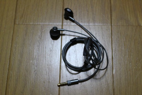 周囲の音も拾ってくれる高音質なイヤホン