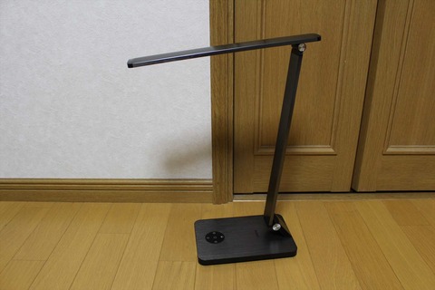 多機能なデスクスタンドです