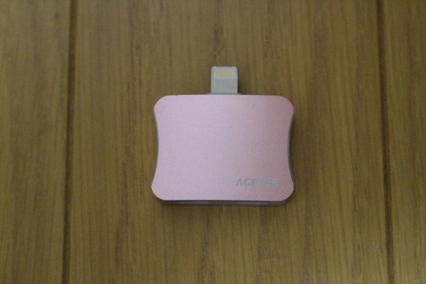 iPhoneを充電しながら､音楽だけではなく、他のLightningデバイスが使えます。