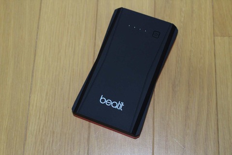 十分普段にモバイルバッテリーとして使える大きさ、重さです。