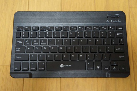 思わず置き換えたくなる、薄くて軽いキーボードです