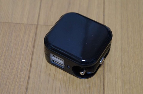 家庭用電源とカーチャージャーから充電できます