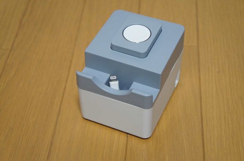 Fitbitも充電できるApple Watch充電スタンドです。