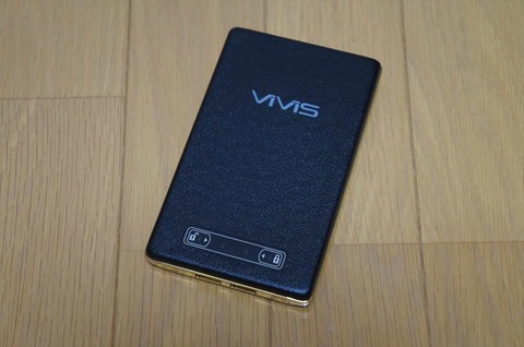 わずか338gの20000mAhのモバイルバッテリーです。