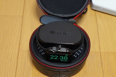 変わり種のApple Watch充電ケース。