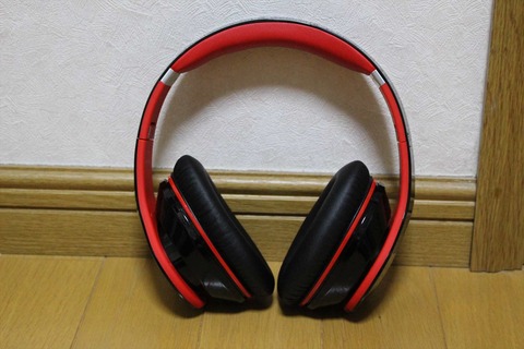 有線でも使えるBluetoothヘッドホンです