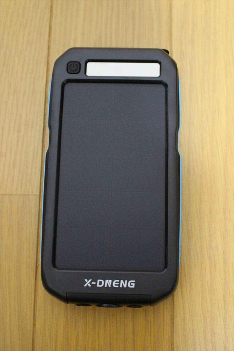 ザ・アウトドア！！とも言えるモバイルバッテリー。