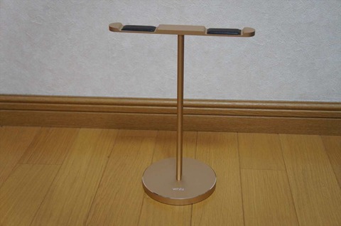 廉価だが、高級感のあるヘッドホンスタンドです。