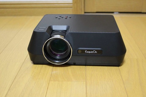 ケーブル1本、設定不要でミラーリングできるプロジェクターです