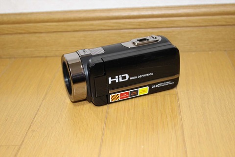 光学ズームこそ搭載していないが、それ以外はフルスペックビデオカメラと変わりません。
