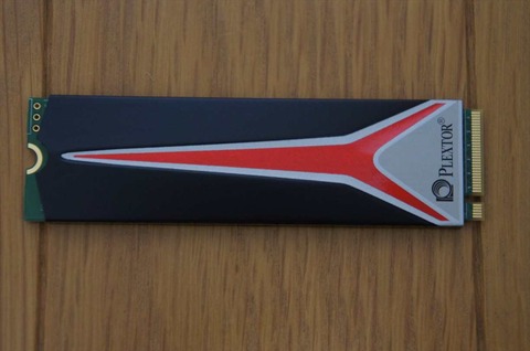 初めてのNVMe接続のSSD