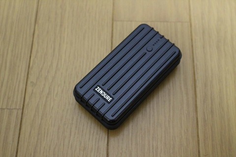 とにかく小さい機能的なモバイルバッテリー