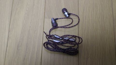 ドンシャリ好きには堪らないイヤホンです。