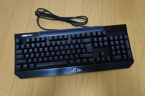 とてもタイピングのしやすいゲーミングキーボードです。