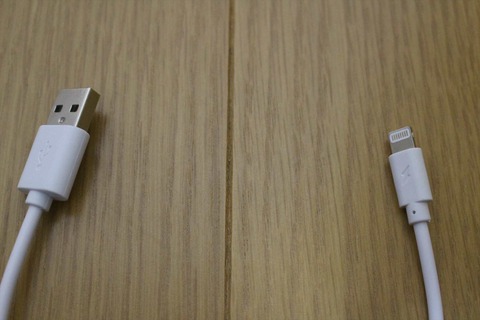 MFI非認証でも、最新iOS10.3で問題ありません。