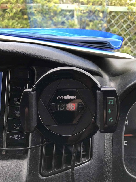 Bluetooth、オーディオ入力のどちらにも対応したFMトランスミッターです