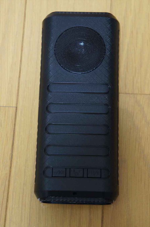 モバイルバッテリーにスピーカーが付いた、面白い製品です