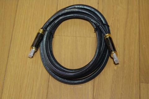 高級オーディオケーブルを彷彿させます。