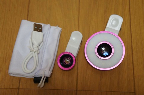 明るさの調整ができるLEDライト付のスマホレンズキットです