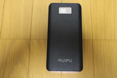 iPhoneユーザーは、Lightningでこのモバイルバッテリーを充電できます。