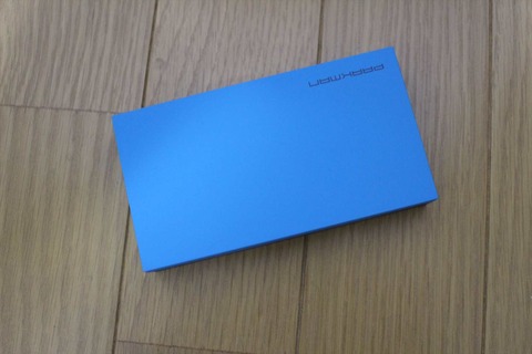 15000mAhのモバイルバッテリーでは最軽量クラスです。