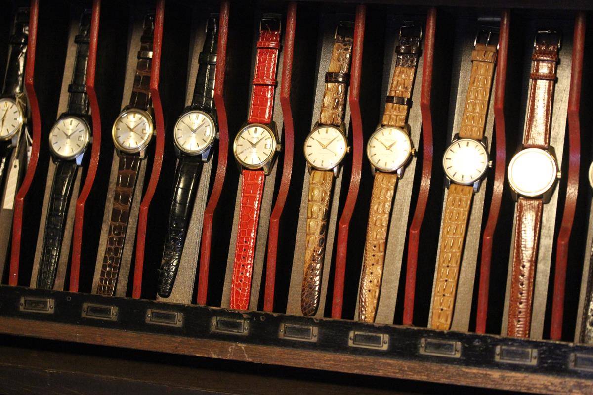 ストラップの巻癖 時計スタンドには要注意 なんちゃって親父と時計と音楽と