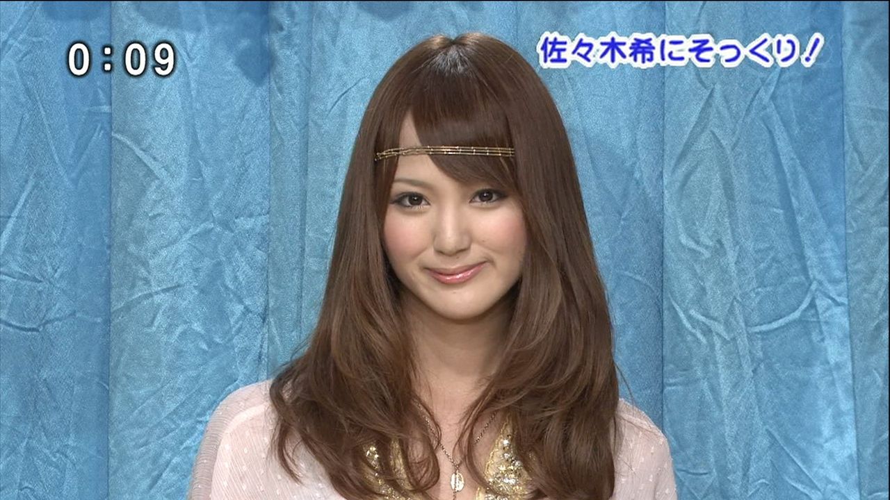 
【画像あり】佐々木希似で本人に間違われる美女！！