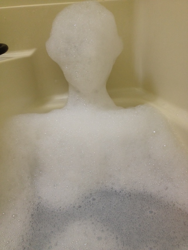 
【画像あり】彼氏との泡風呂の画像がTwitterで流出ｗｗｗ