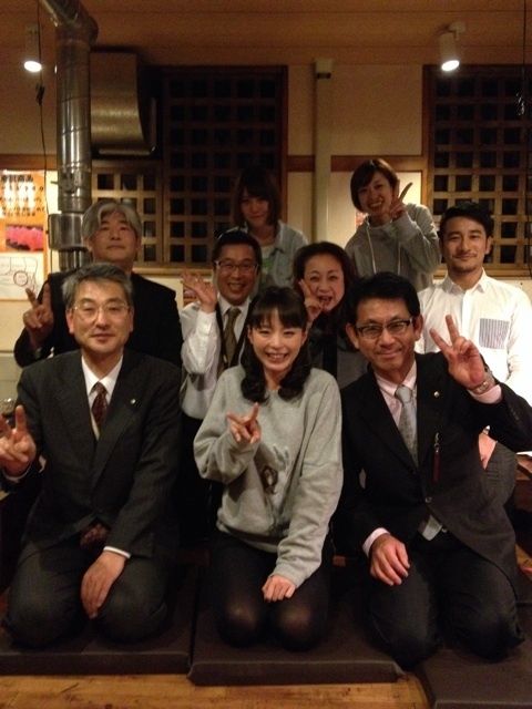 
【画像あり】平野綾が年配DQNと焼肉パーティ