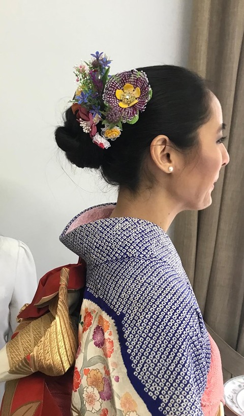 記者会見_エレナの髪飾り
