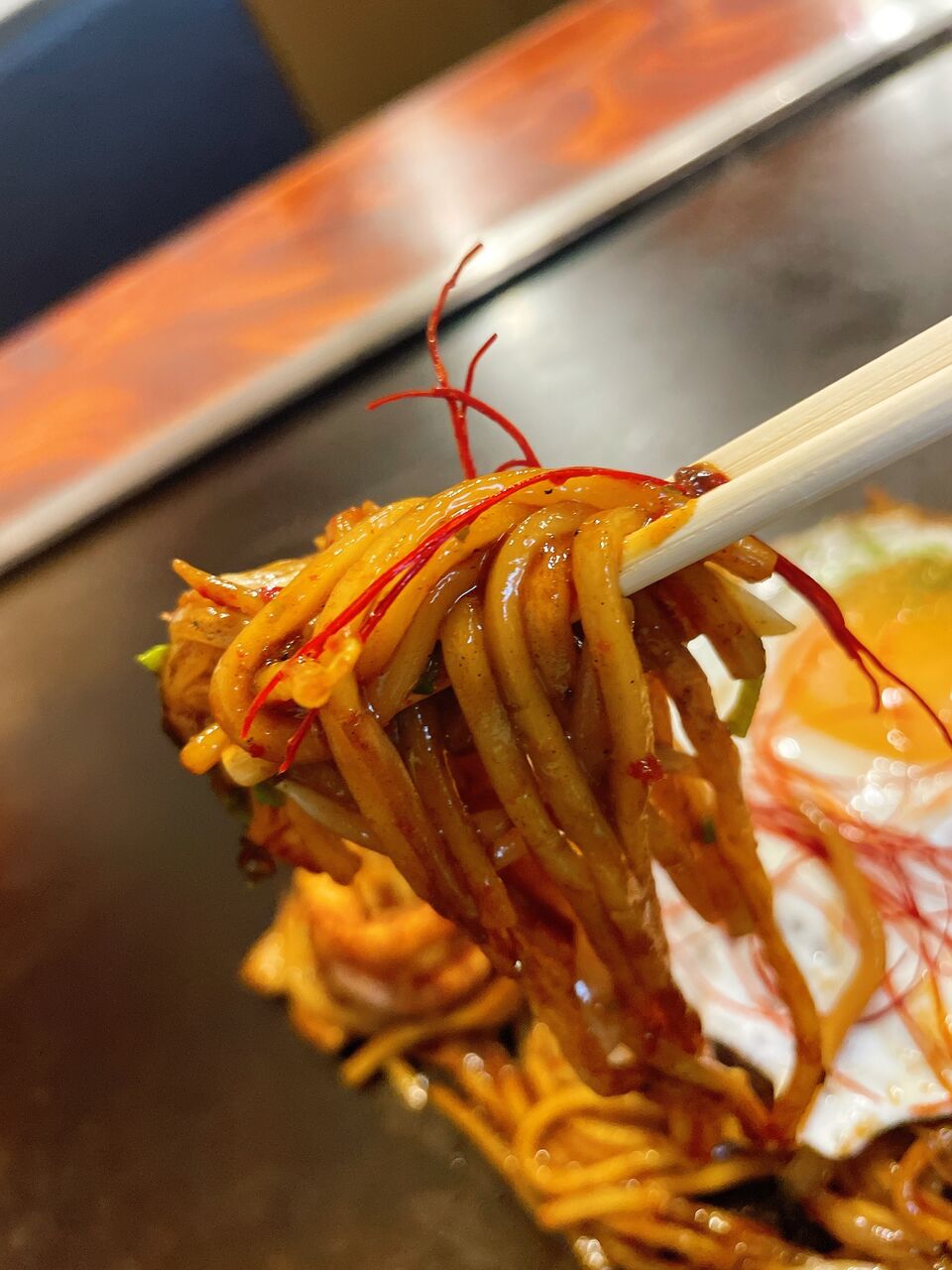 辛い物好きは必見 大阪名物をかき集めた鉄板焼き居酒屋 くいしんぼ の激辛焼きそばに大満足 大阪つーしん 大阪市の地域情報サイト