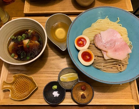 薬味たっぷりのつけ麺！西大橋にある『いかれたnoodle Fishtons』で香り抜群のつけ麺が美味い！【西区新町】