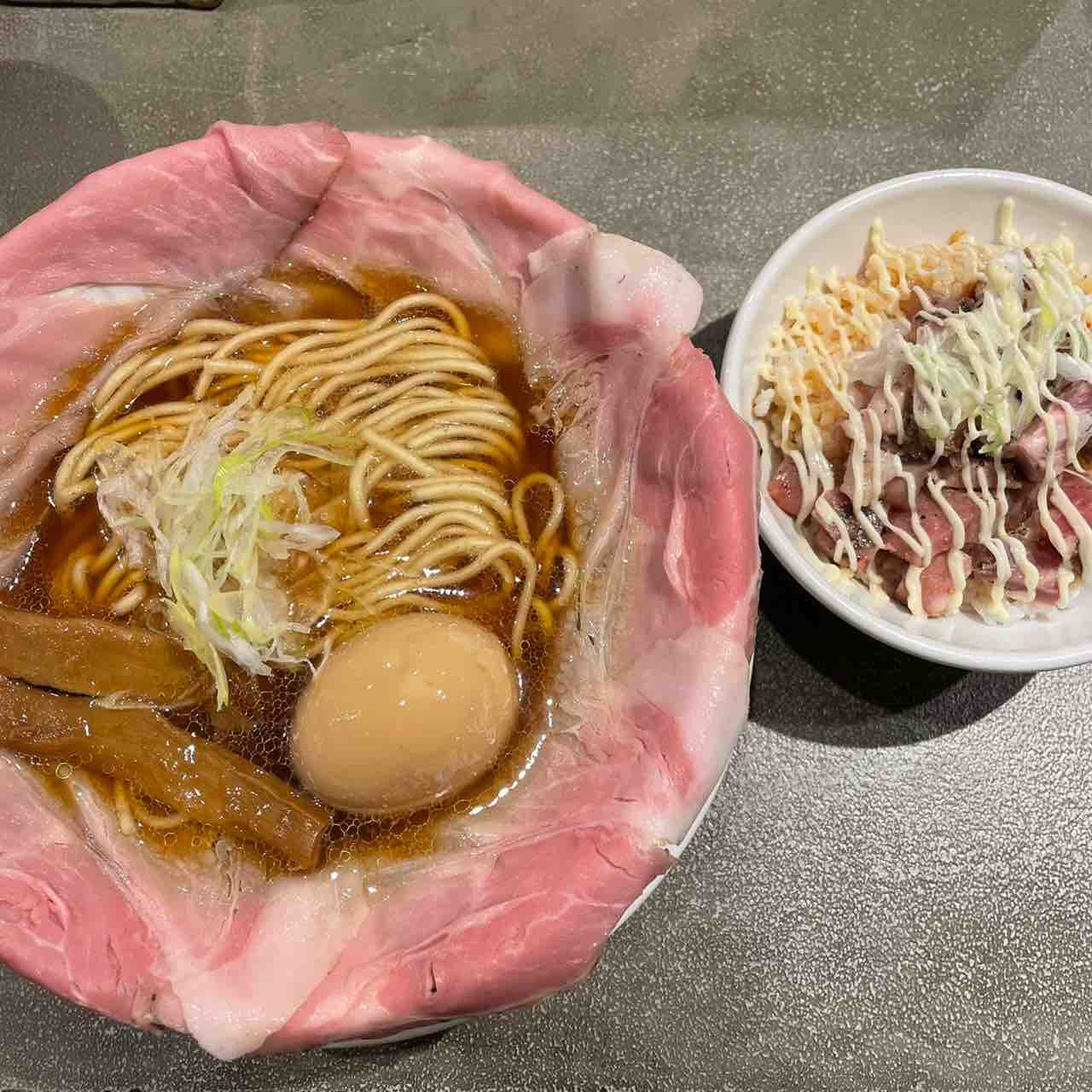 心斎橋で今話題のラーメン屋 麺もチャーシューもたくさん食べられる ラーメン大戦争 でお腹いっぱいに 大阪つーしん 大阪市の地域情報サイト