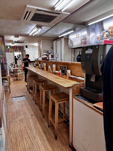 氷の器で食べる？！難波にある『鶏白湯らーめん ぼっこ志』で世にも珍しい炙り鴨肉の氷ラーメンを味わう😍【中央区西心斎橋】