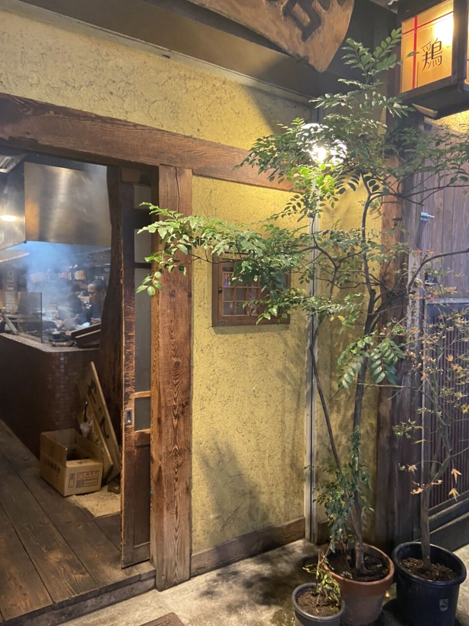 【お初天神通り】隠れ家「炭焼屋 ひだまり」さんで豪快に焼き鳥を頬張る 大阪つーしん 大阪市の地域情報サイト