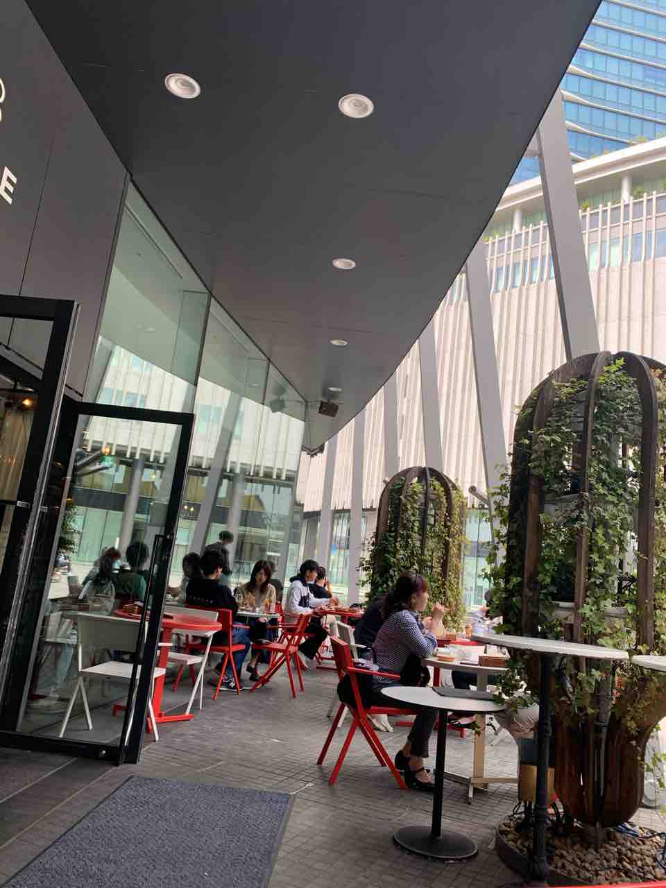 梅田ランチ 大阪駅から徒歩5分 ガーブ モナーク の屋外テラス席で少しリッチなランチを 大阪つーしん 大阪市の地域情報サイト