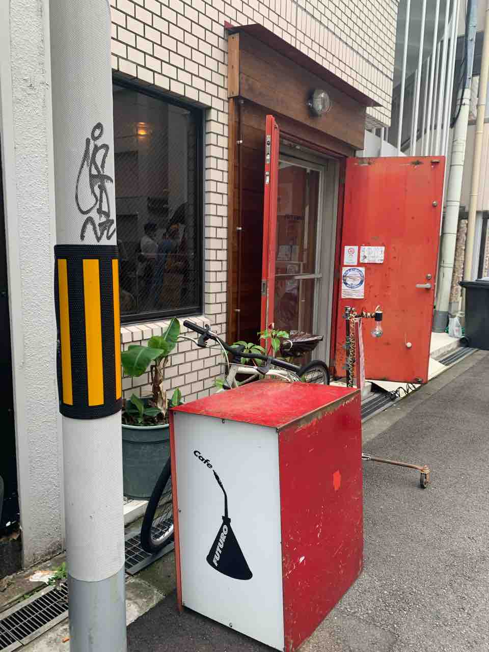 昔ながらのレコードやオーディオ機器に囲まれたカフェ Futuro フュテュロ Cafe が渋い 大阪つーしん 大阪市の地域情報サイト 昔ながらのレコードやオーディオ機器に囲まれたカフェ Futuro フュテュロ Cafe が渋い 大阪つーしん 大阪市の地域情報サイト