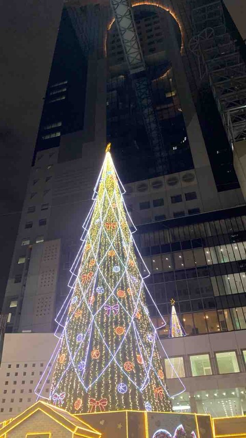 意外と知られていない？実はスカイビルのクリスマスツリーが今年も煌びやかに点灯されていた