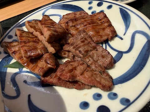 04_まるねセット牛たんアップ