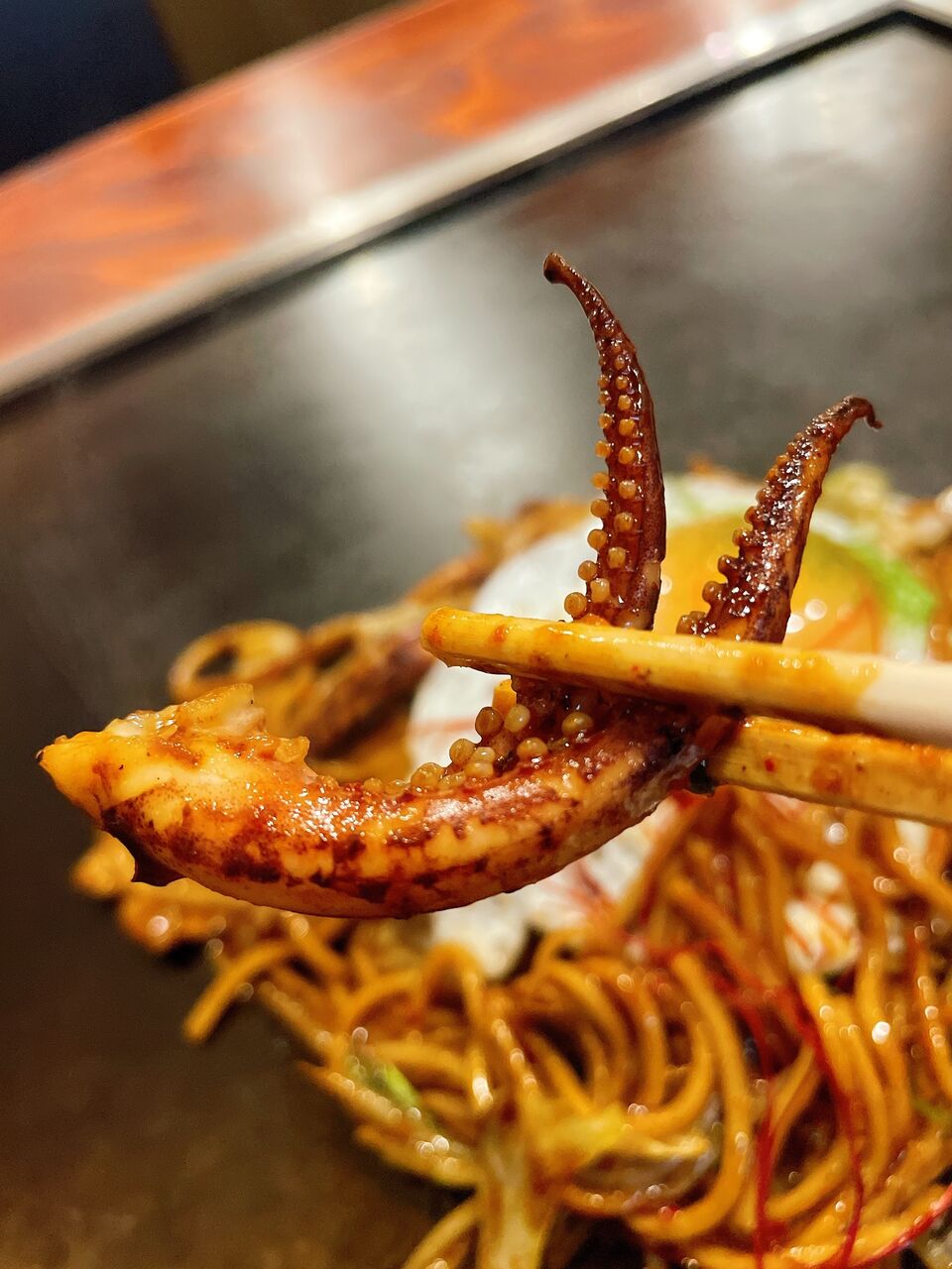辛い物好きは必見 大阪名物をかき集めた鉄板焼き居酒屋 くいしんぼ の激辛焼きそばに大満足 大阪つーしん 大阪市の地域情報サイト